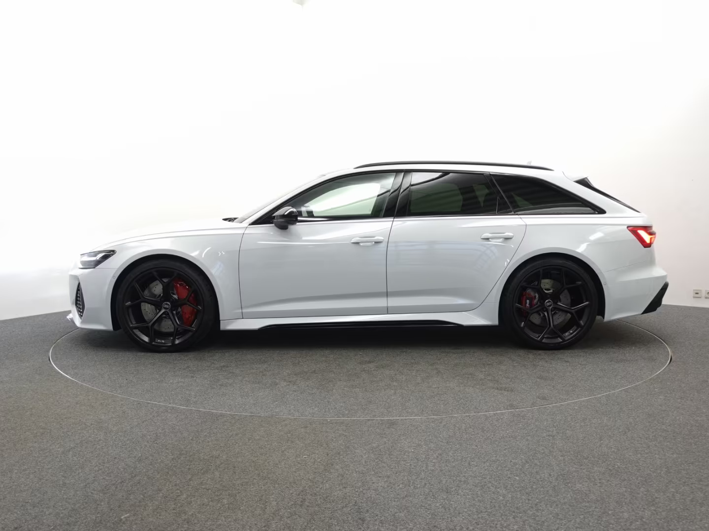 Yabancıdan Yabancıya Audi RS6 Avant 2025